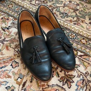 GUC black leather Nisolo tassel smoking loafers